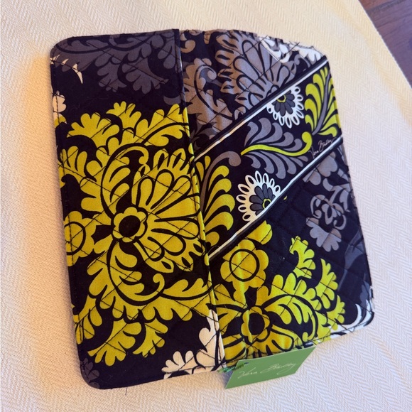 Vera Bradley travel wallet Baroque pattern. NWT - Picture 3 of 4